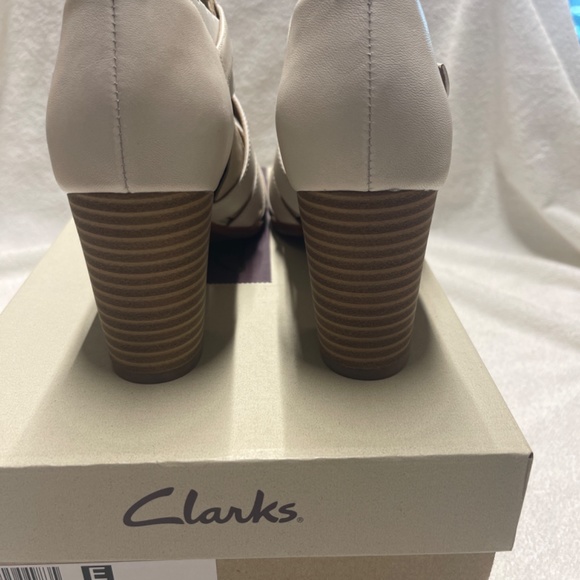Clarks - Picture 3 of 10